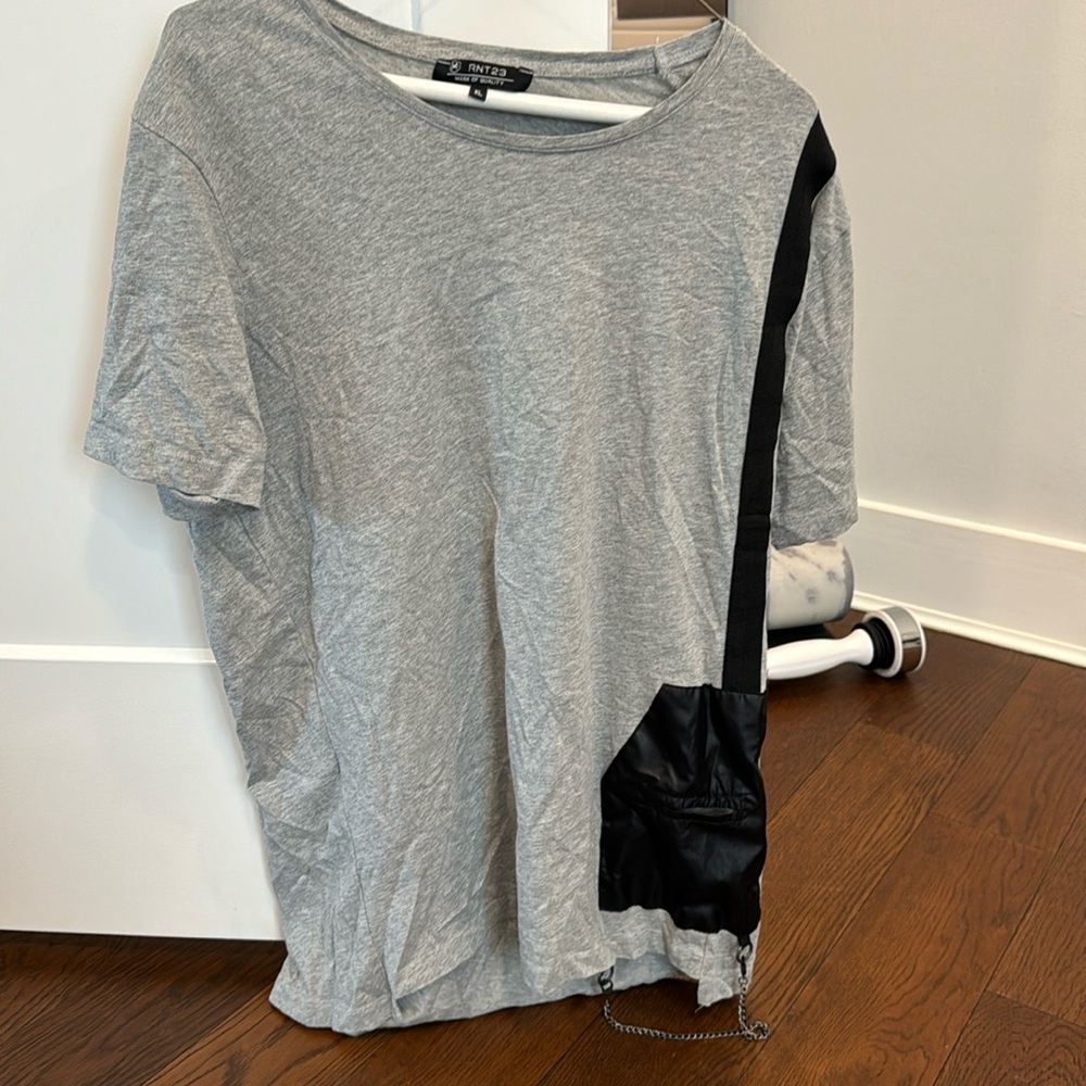 RNT23. Men’s, gray, t shirt. Black pocket w/ chain design.